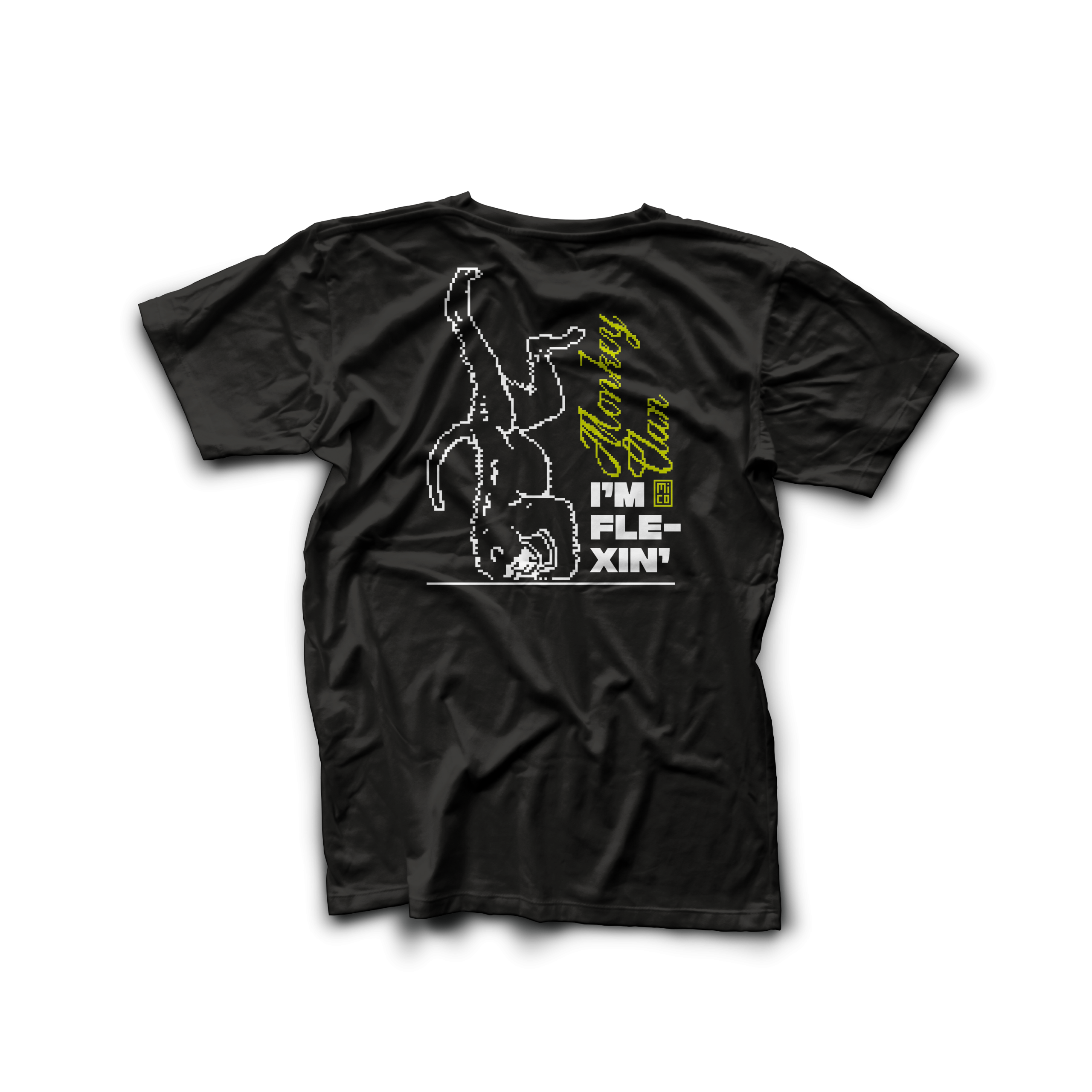Parte trasera de una camiseta negra en la que se ve un mono haciendo el pino en estilo pixel-art y las frases "Monkey clan" y "I'm flexin'"